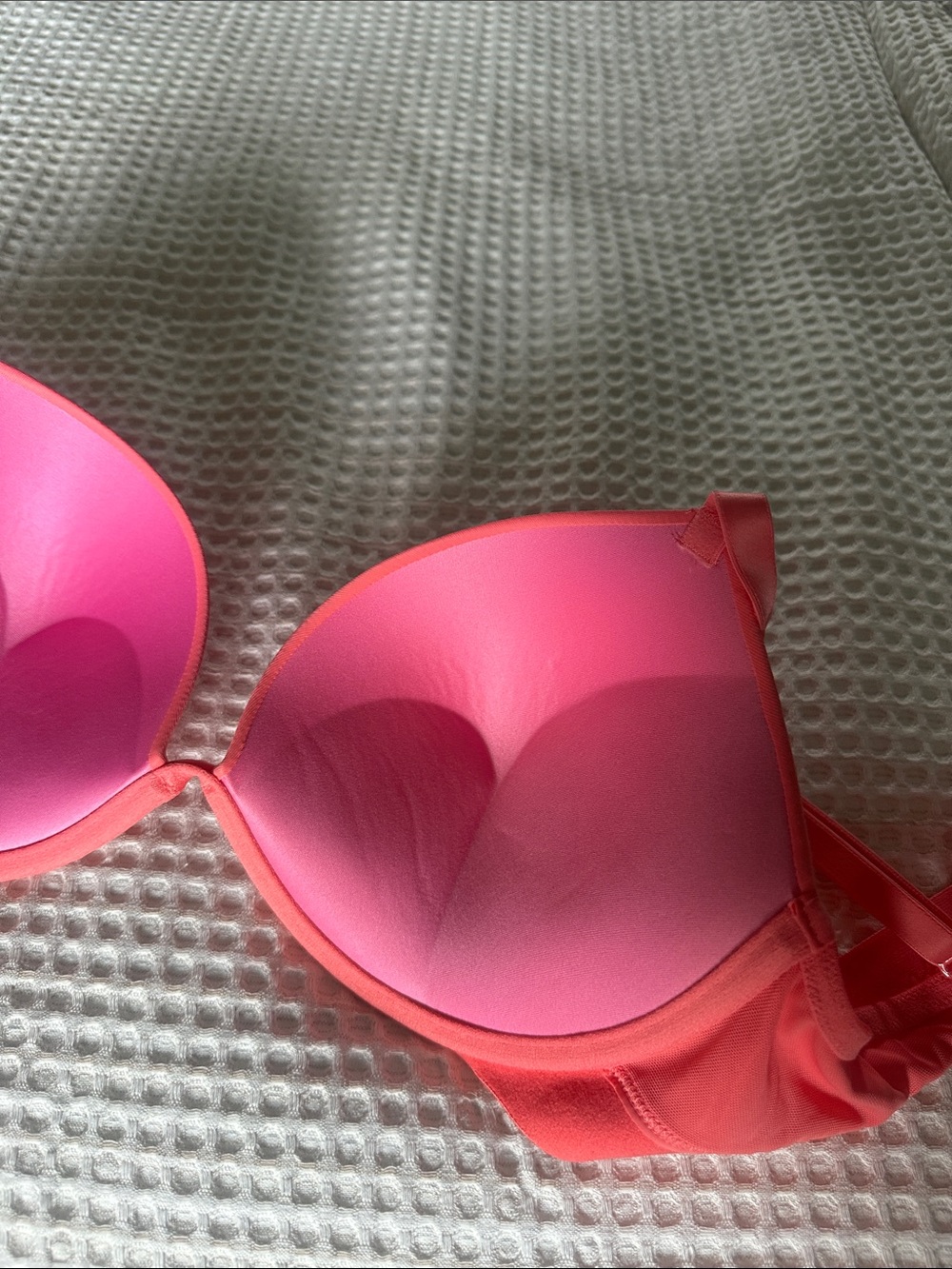 PINK Victoria's Secret Coral Molded T-Shirt Bra - Picture 5 of 5